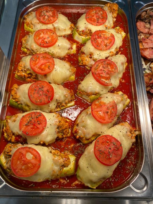 BARCUTA DIN DOVLECEL CU PUI SI LEGUME