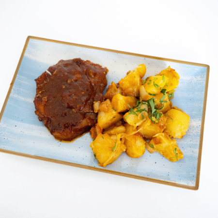 CEAFA DE PORC MARINATA CU CARTOFI TARANESTI