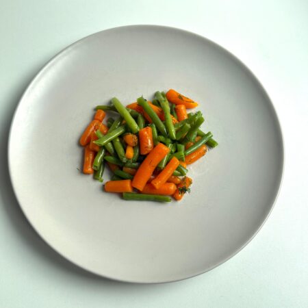 SOTE DE FASOLE VERDE CU MORCOVEL