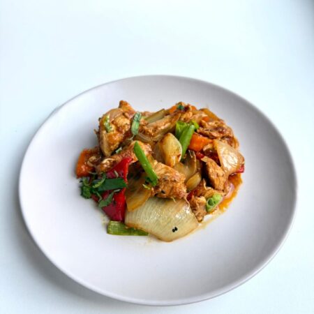 PUI PICANT CU LEGUME