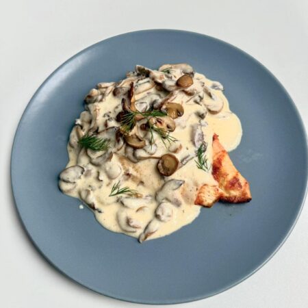 Scalopini de pui cu sos alb si ciuperci